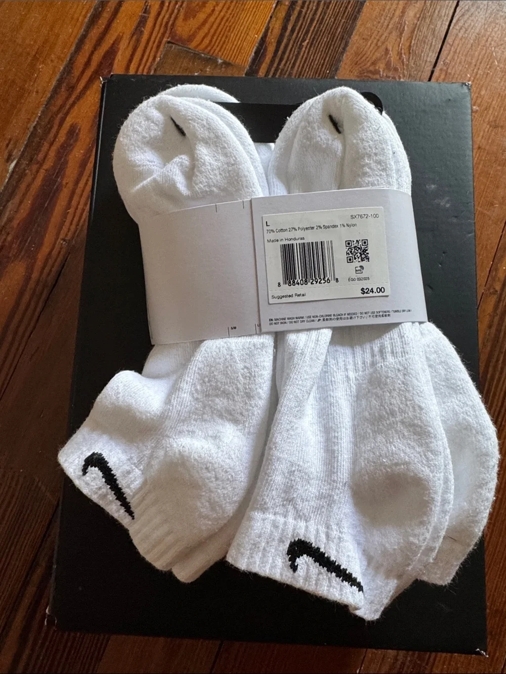 Nike White Low-Cut Everyday Athletic Socks with Black Swoosh - 6 Pack